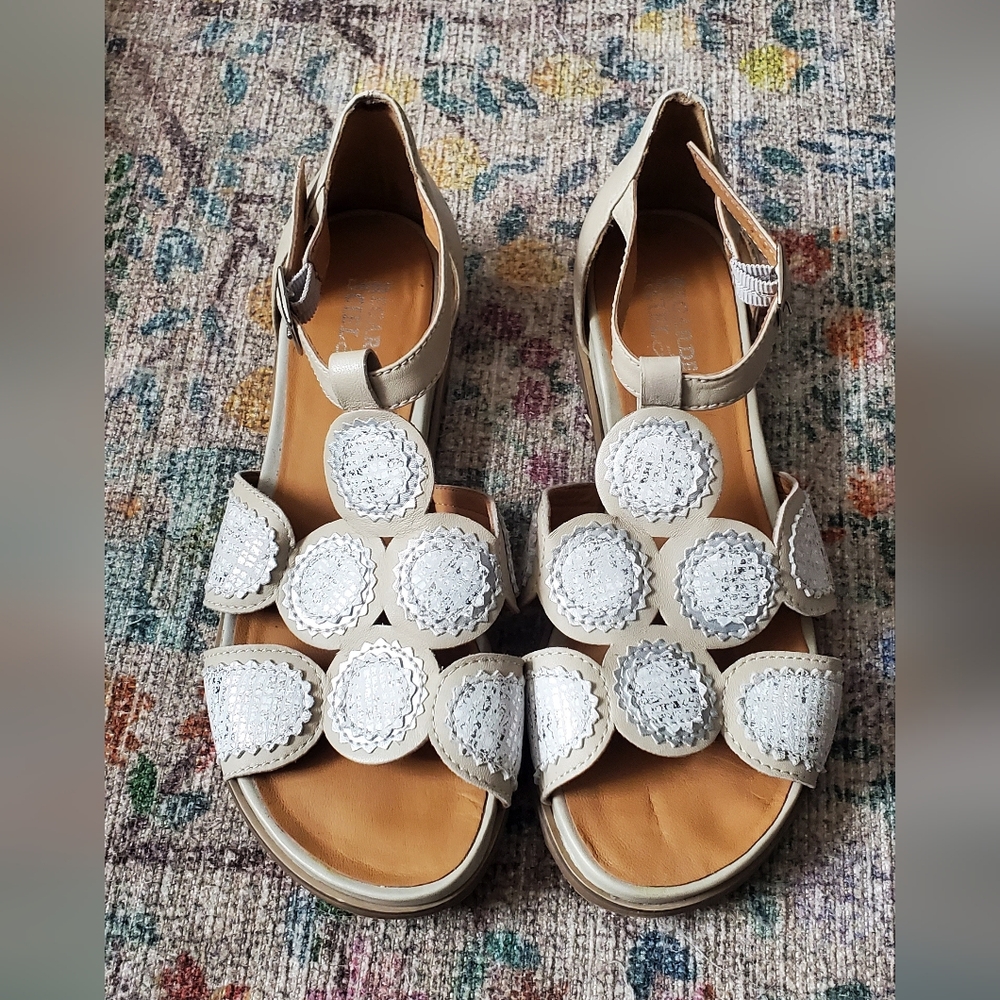 Regarde Le Ciel Beige and White Women's Sandals Size 38